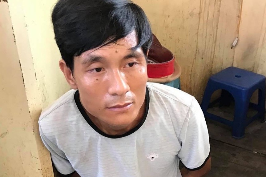 Tai xe oto khai ly do bo chay, keo le trung uy CSGT hinh anh