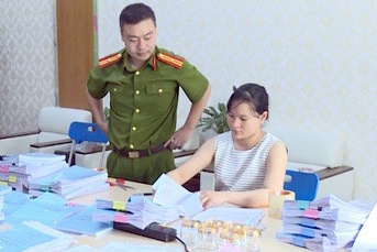 3 can bo ngan hang lien quan vu mua ban hoa don 2.000 ty hinh anh