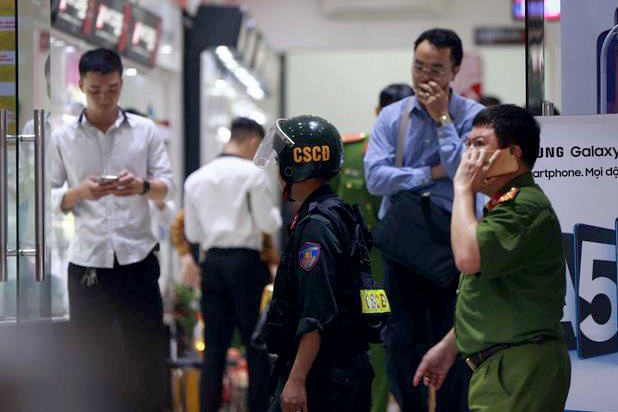 Lai xe cua Chu tich Ha Noi Nguyen Duc Chung bi bat hinh anh