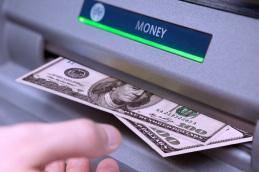 Cuu canh sat lay tien trong tai khoan ngan hang cua bi can hinh anh