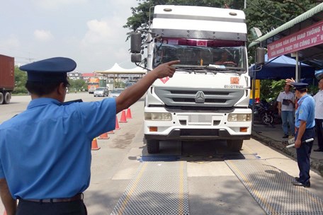 4 thanh tra giao thong bi cao buoc nhan hoi lo hang tram trieu hinh anh