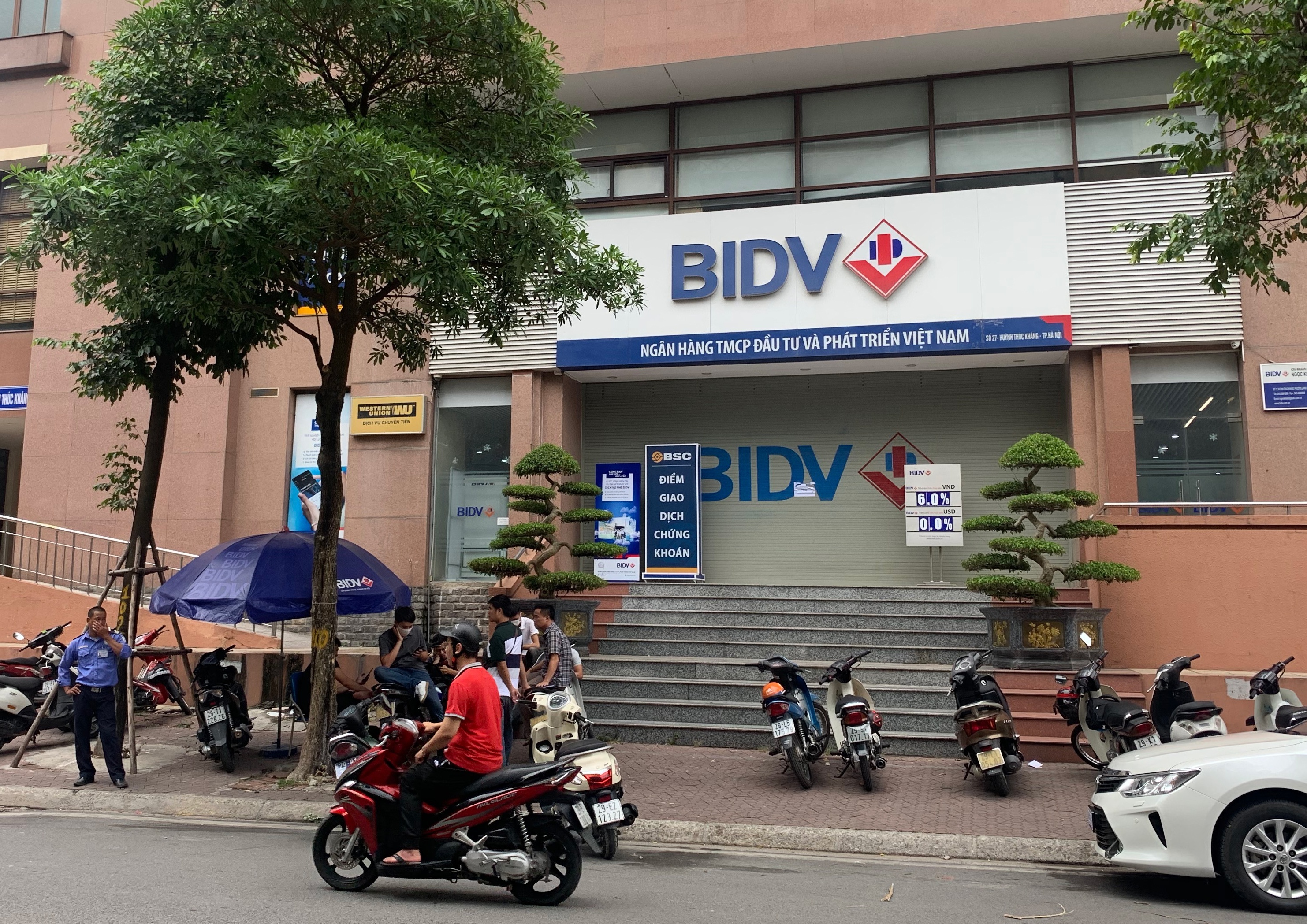 No sung cuop ngan hang BIDV anh 1