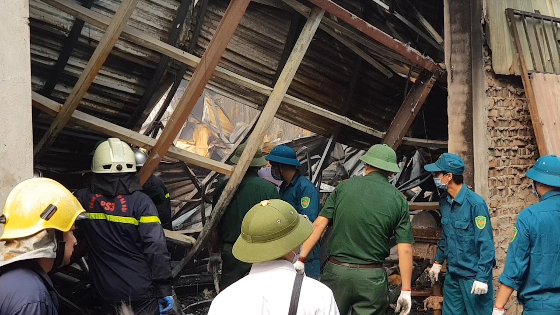 Chay 8 cong nhan tu vong anh 2