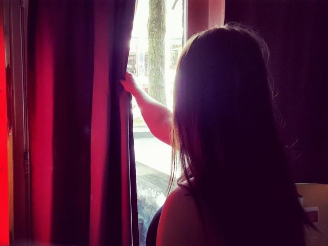 Co gai rut don kien khach toi hiep dam hinh anh