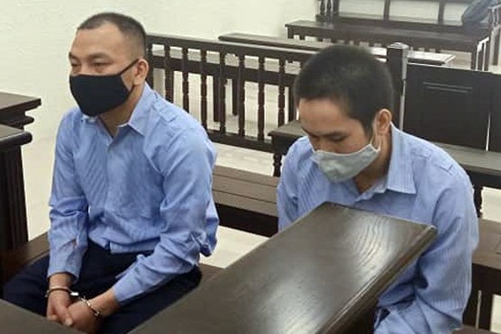 Tu hinh 2 nguoi xach thue ma tuy hinh anh