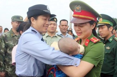 Manh moi pha duong day mua ban 10 tre em hinh anh