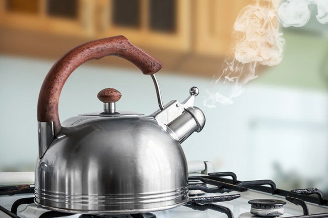 Hai nguoi bi bong doi boi thuong 300 trieu hinh anh