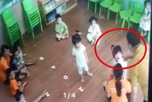 Đánh bé gái 2 tuổi mầm non ảnh 1 Danh be gai 2 tuoi mam non anh 1