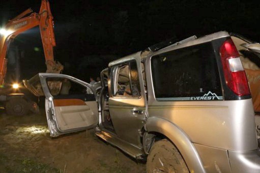 Pho thu tuong chi dao lam ro nguyen nhan oto roi xuong song hinh anh