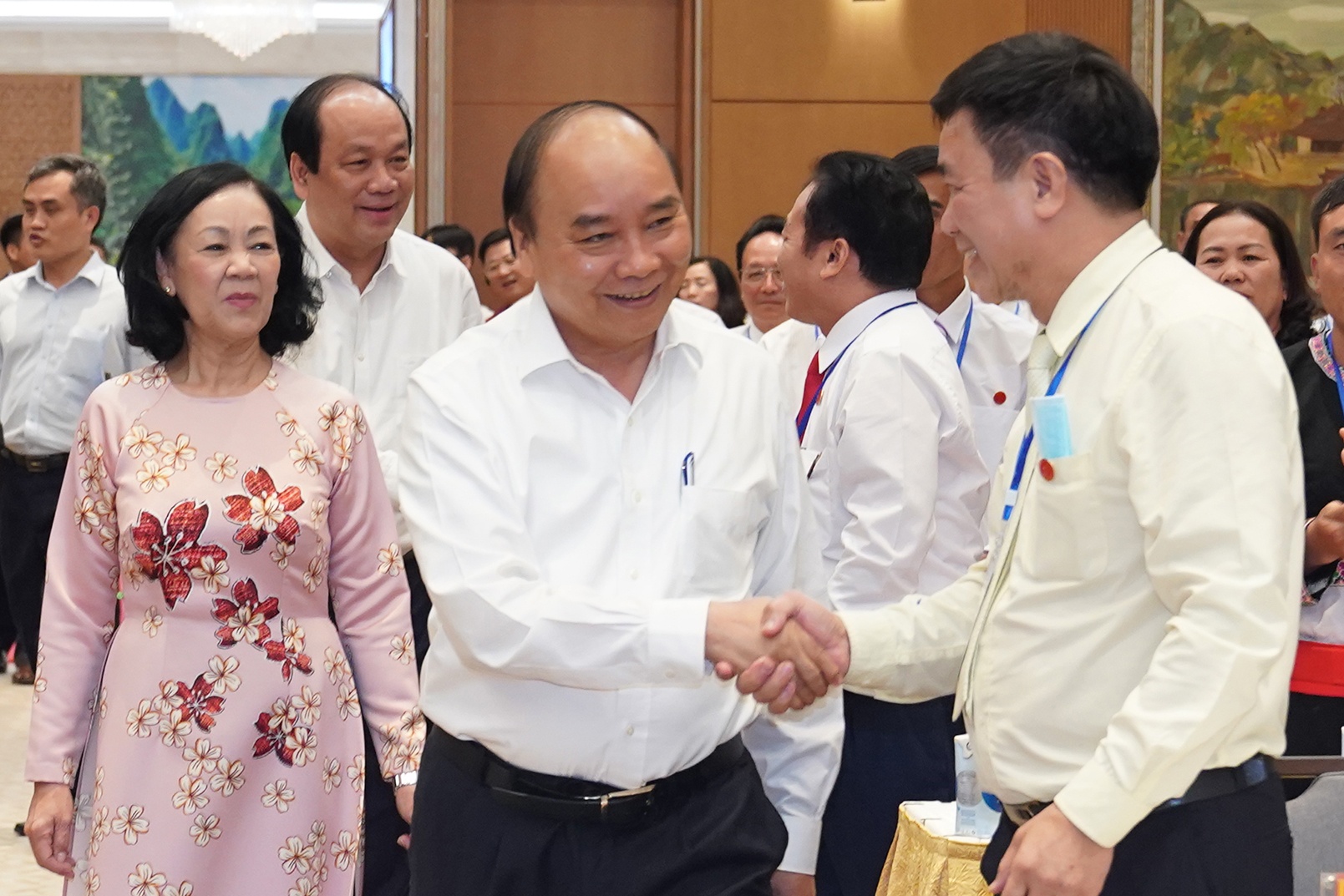 Thu tuong: Dan van la phai xan tay ao lo viec cho dan hinh anh