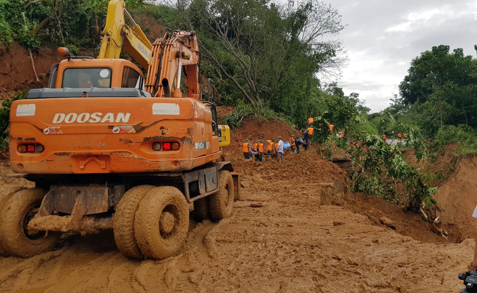 Sat lo nui o quang tri anh 6