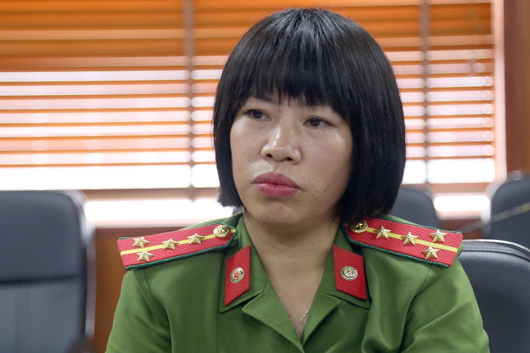 Nhung lan vay bat toi pham cua nu canh sat hinh su hinh anh