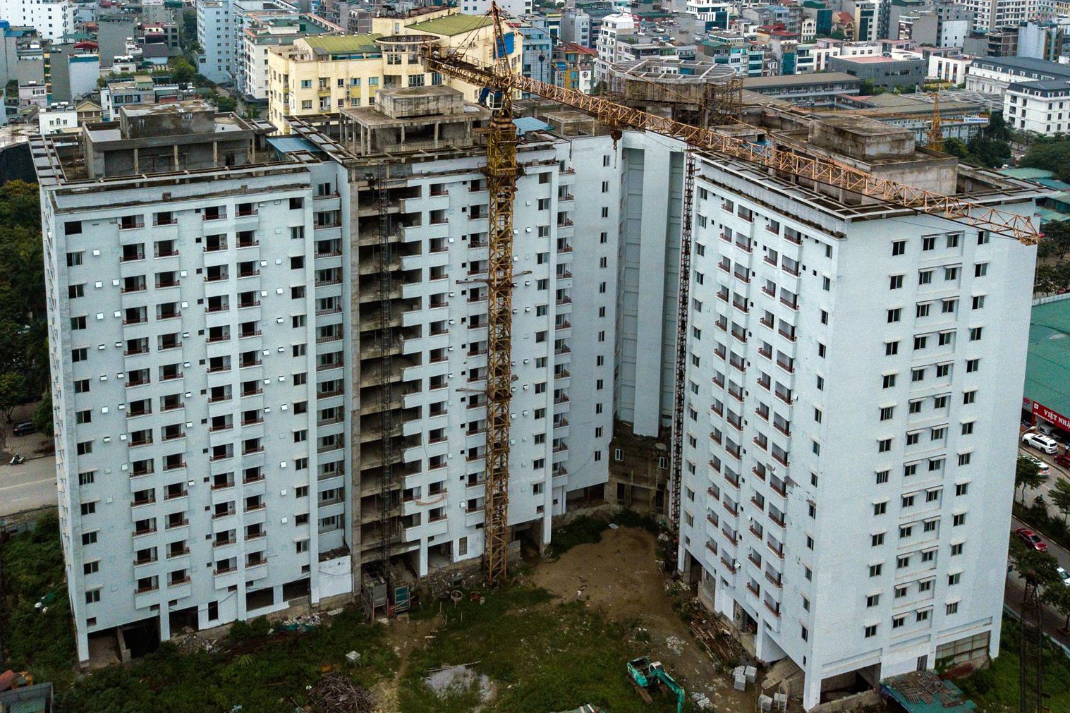 Doanh nhan bat dong san lua tien 90 nguoi hinh anh