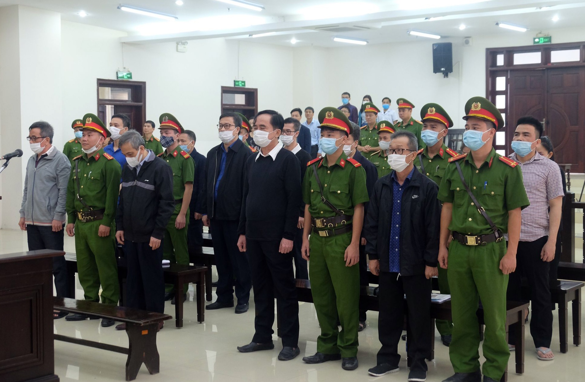 Xét xử cựu Phó tổng giám đốc BIDV ảnh 1 Xet xu cuu Pho tong giam doc BIDV anh 1