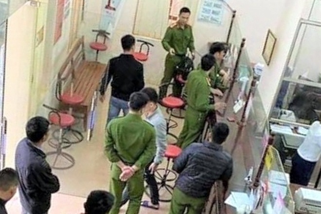 Bat nghi pham cuop ngan hang o Hoa Binh hinh anh