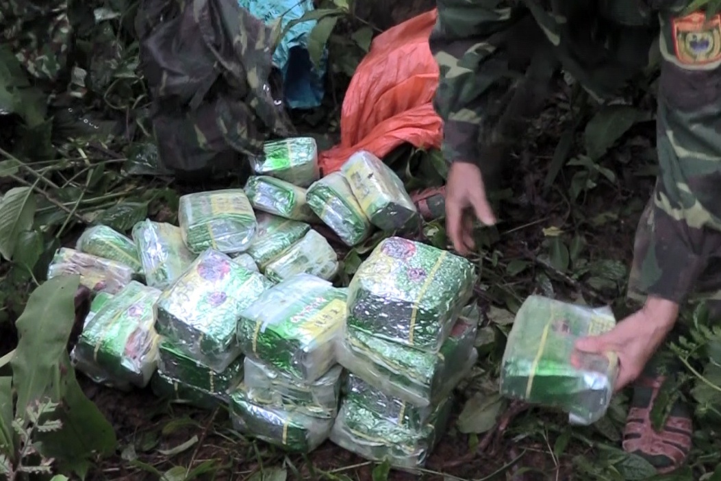 100 kg ma tuy da bi vut lai trong rung hinh anh