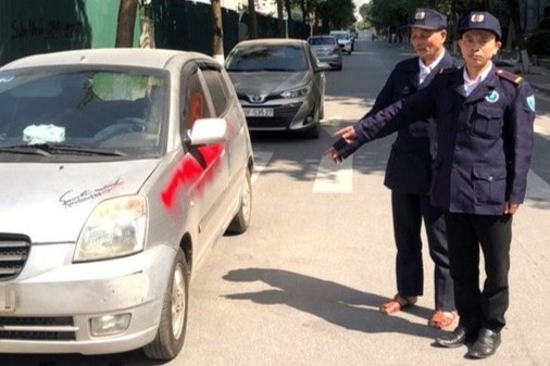 Bao ve chung cu xit son hang loat oto hinh anh