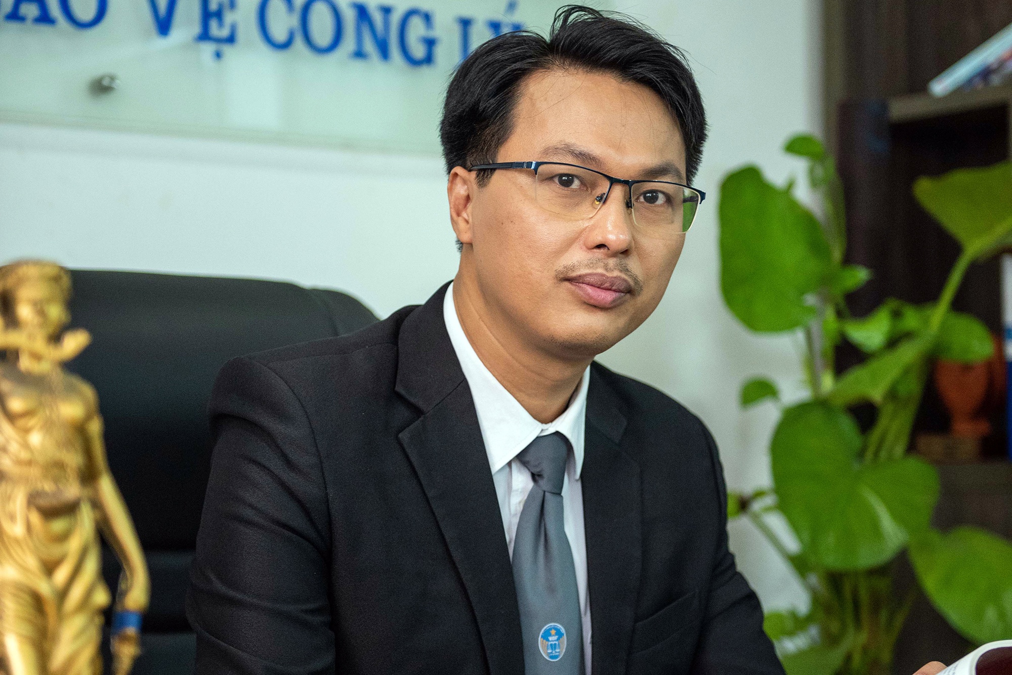 Thuong uy hy sinh khi ngan au da anh 2