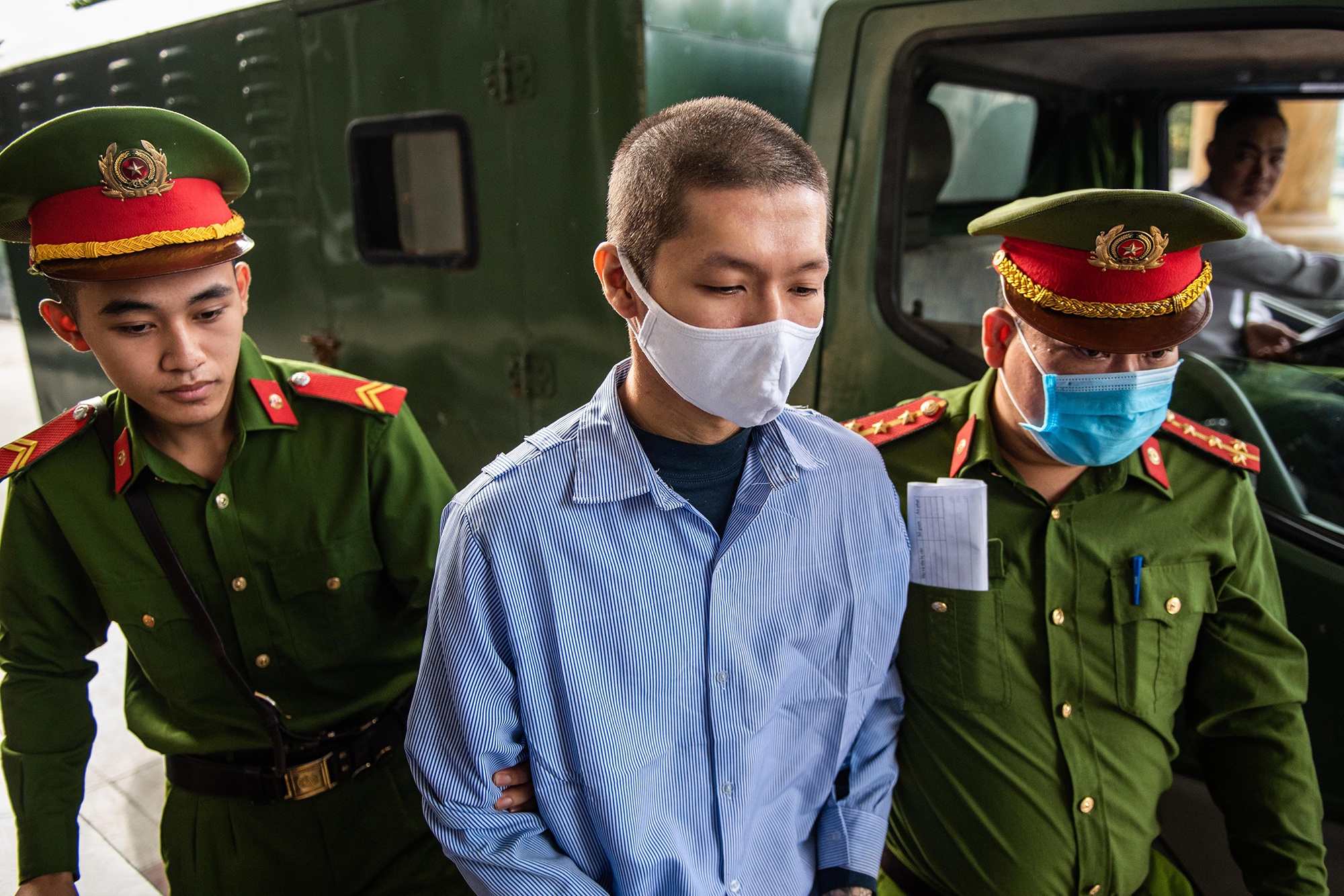 Me va cha duong phan cung, khai khong giet con gai 3 tuoi hinh anh