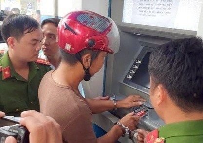 Cuu can bo Sacombank ban thong tin cho toi pham hinh anh