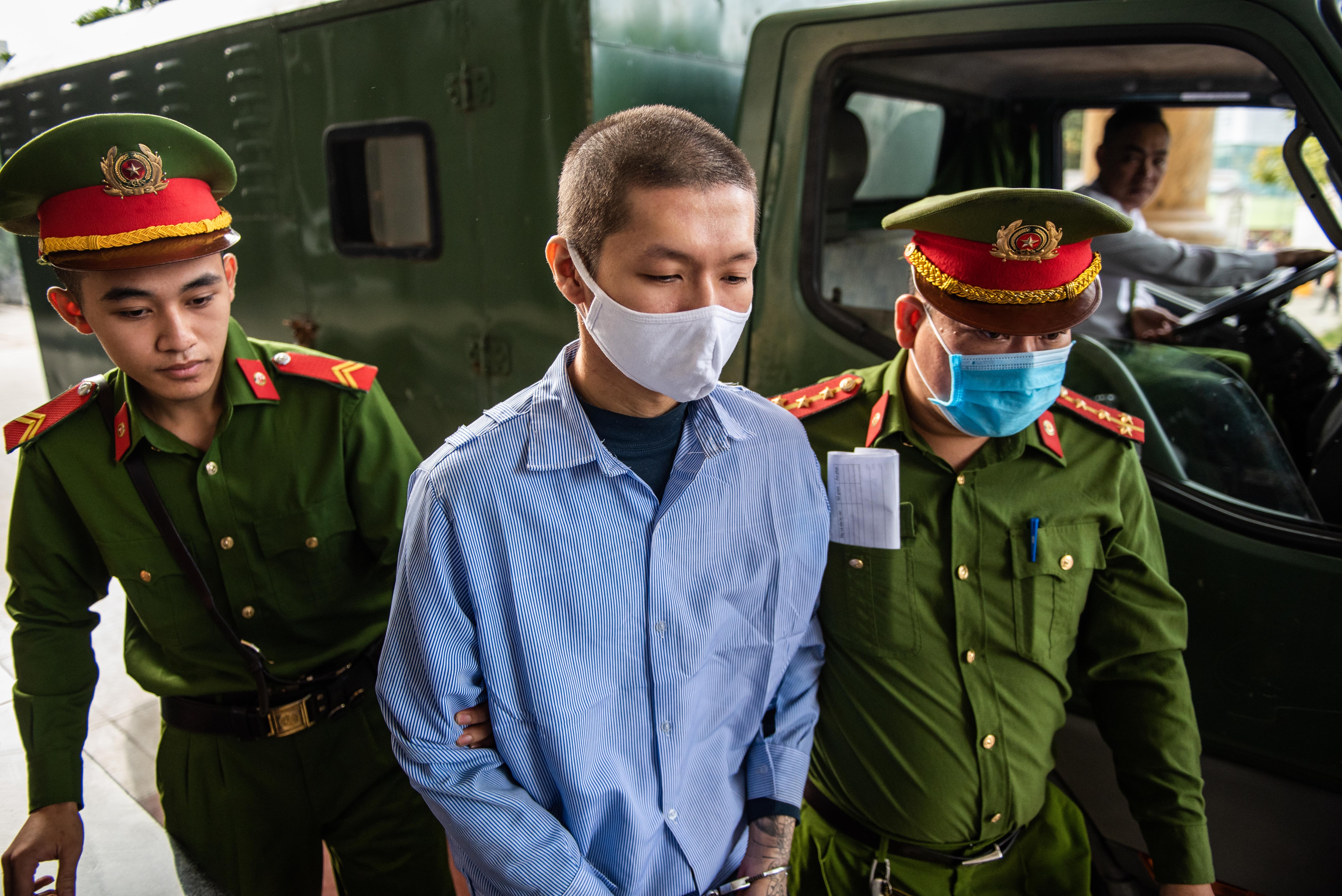 Me va cha duong bao hanh con gai anh 3