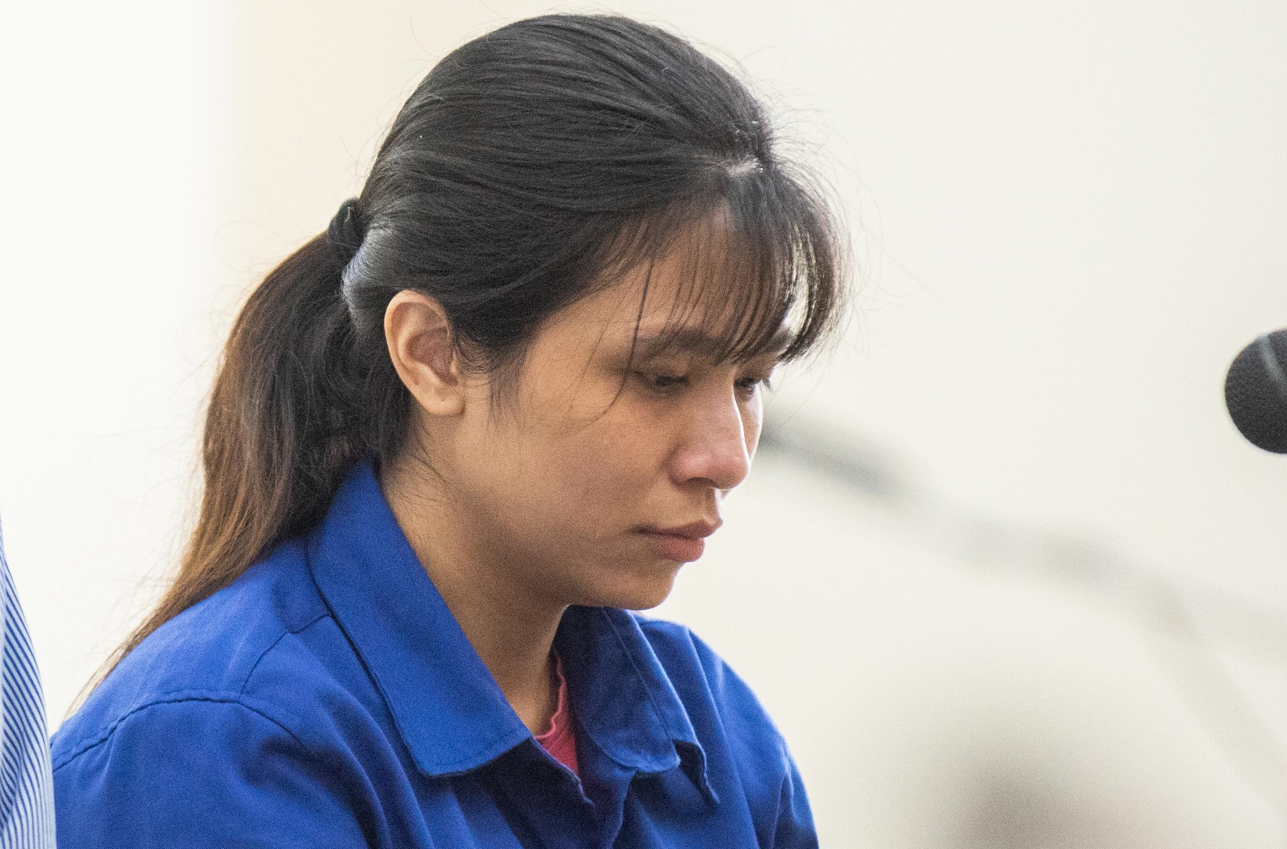 Me va cha duong bao hanh con gai anh 4