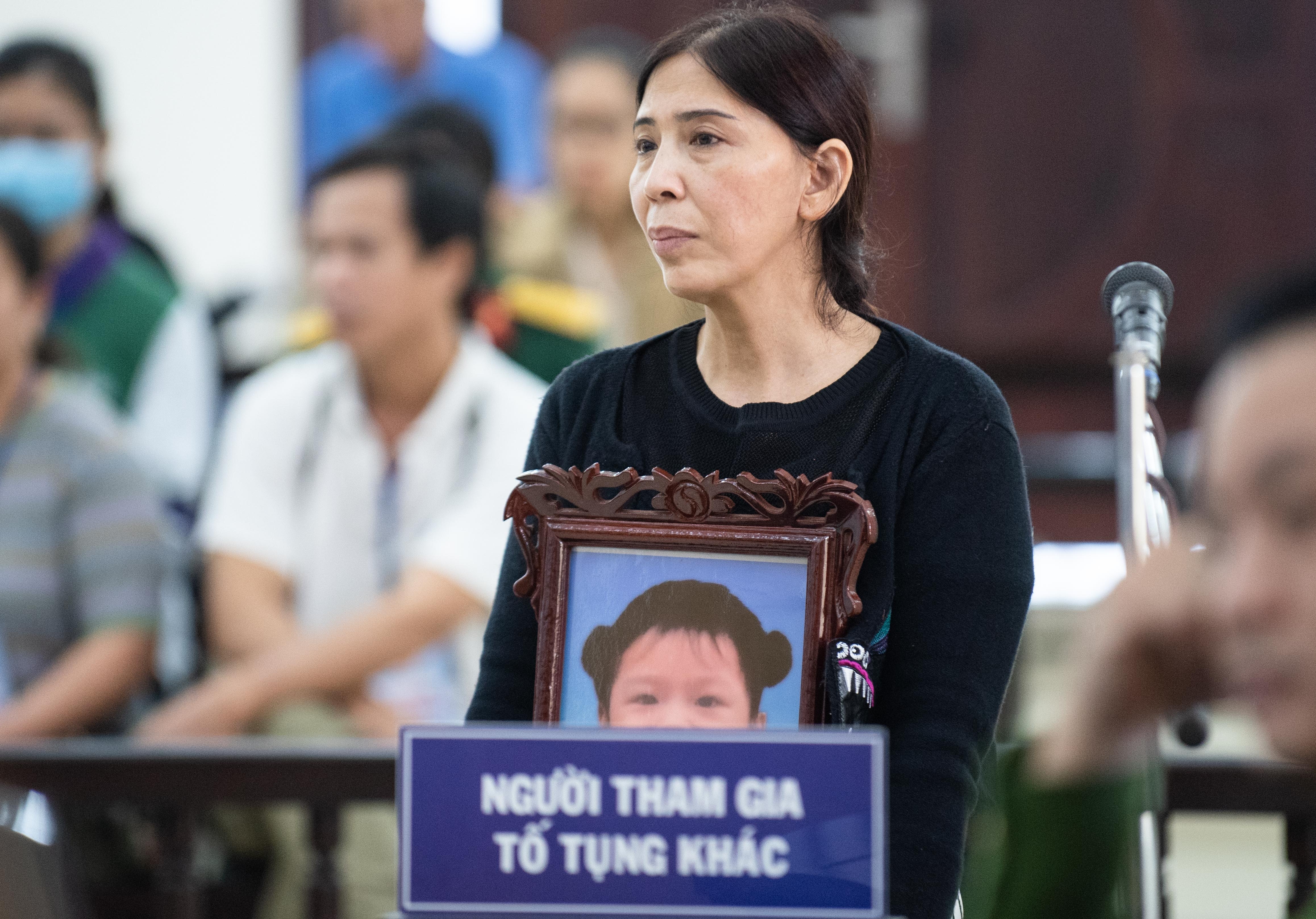 Cha duong va me lam chet con gai anh 2