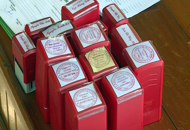 Can bo ngan hang lua dao anh 2