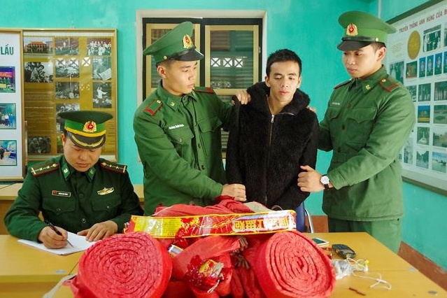 Biên phòng bắt vận chuyển pháo ảnh 1 Bien phong bat van chuyen phao anh 1