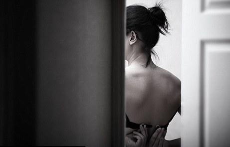 Loi khai cua 2 ke quay len canh an ai trong nha nghi hinh anh