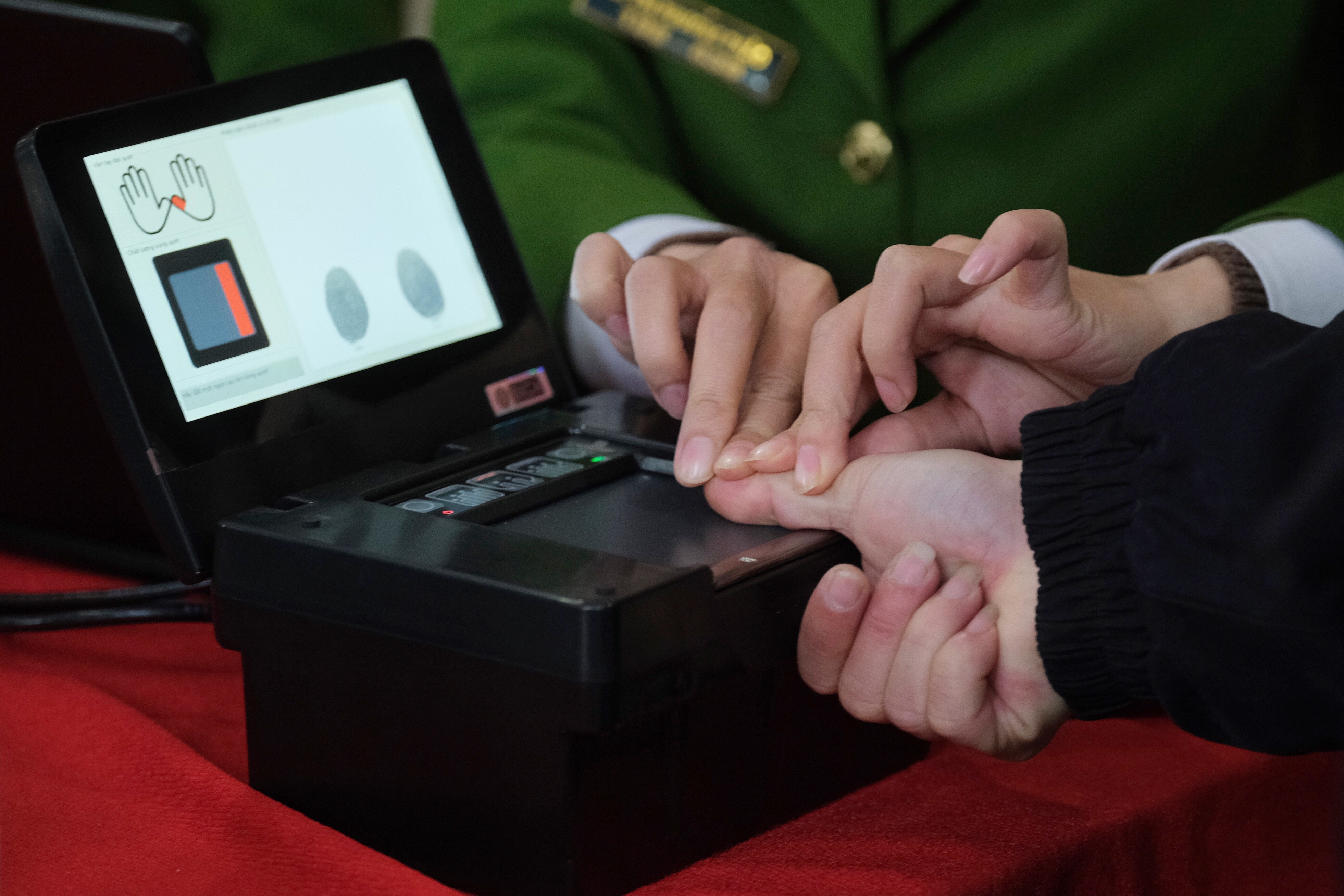 Giam 50% phi cap can cuoc cong dan gan chip truoc ngay 1/7 hinh anh