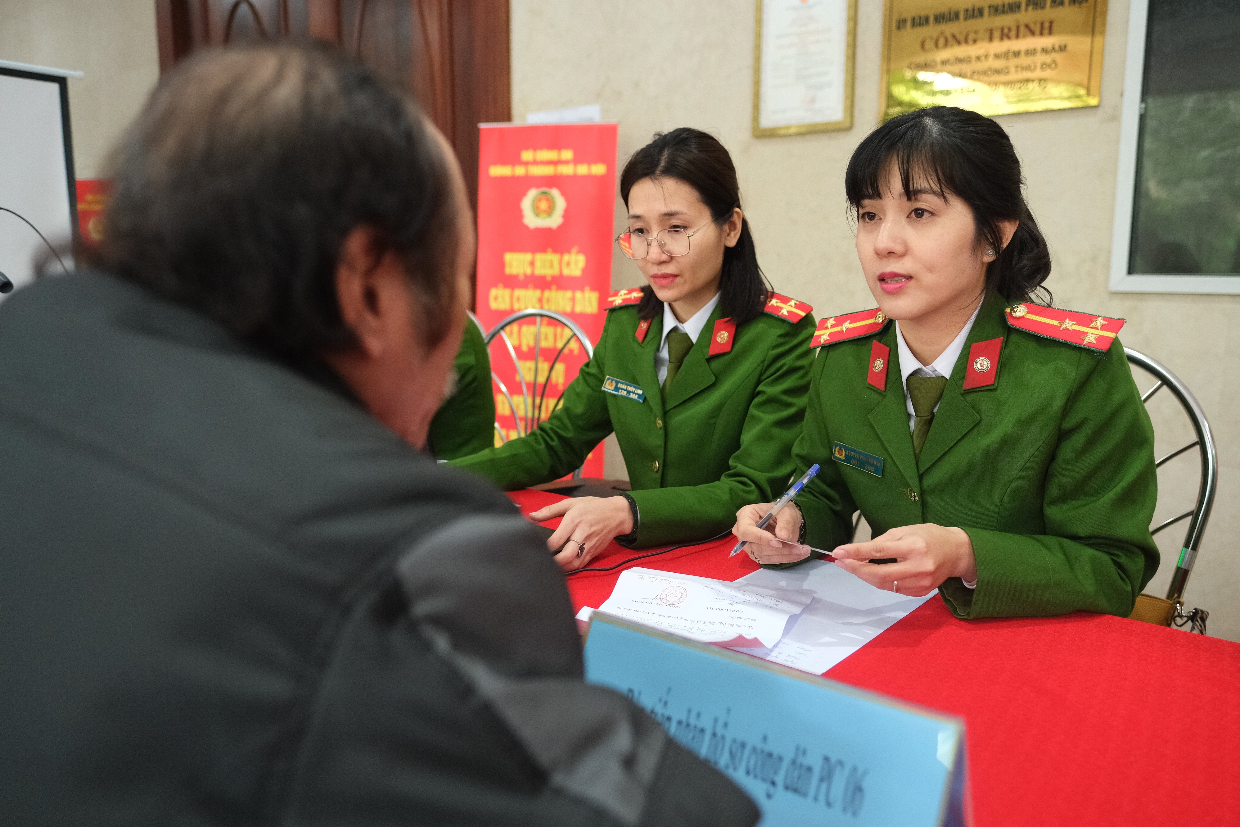 Cap can cuoc cong dan gan chip anh 6