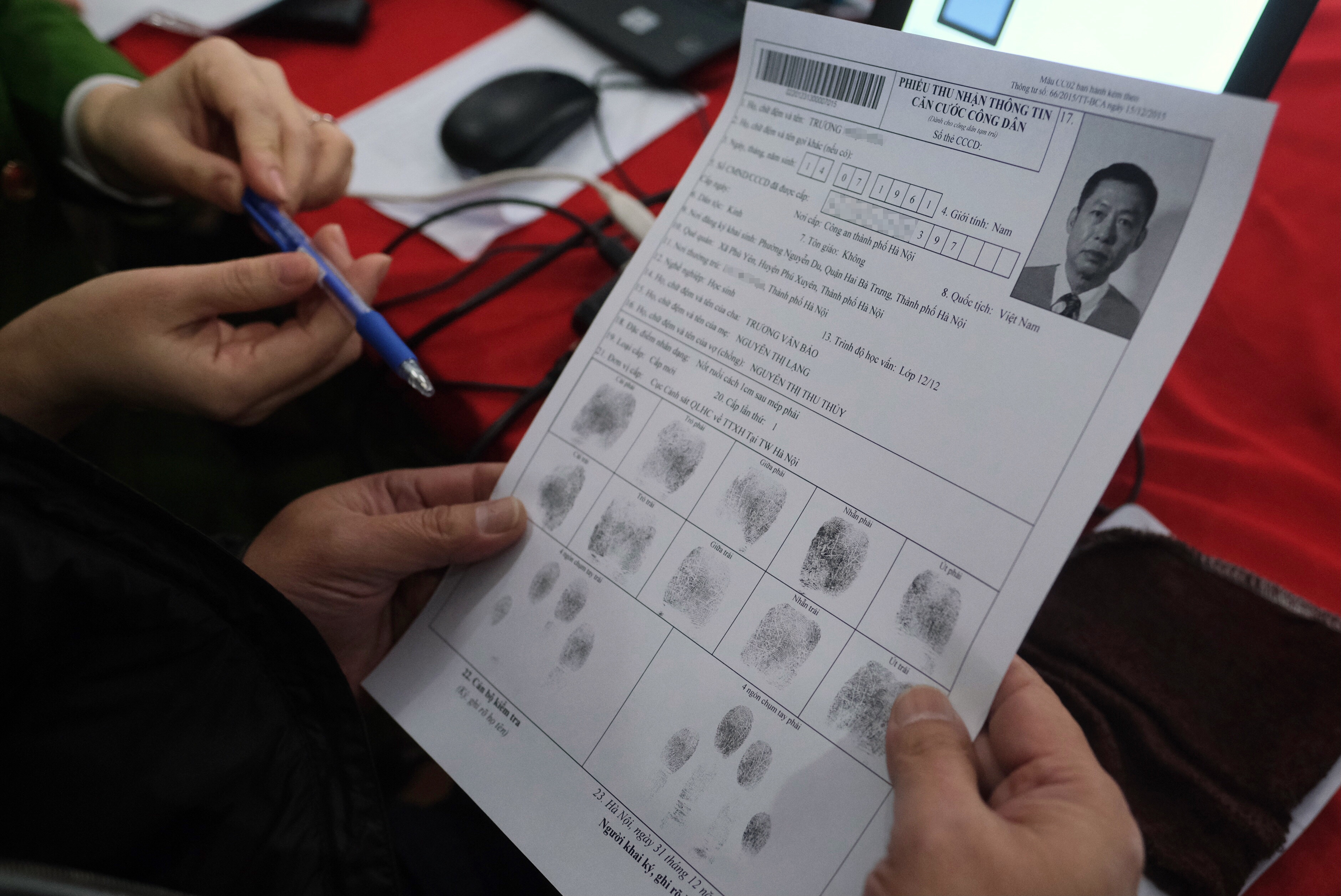 Cap can cuoc cong dan gan chip anh 9