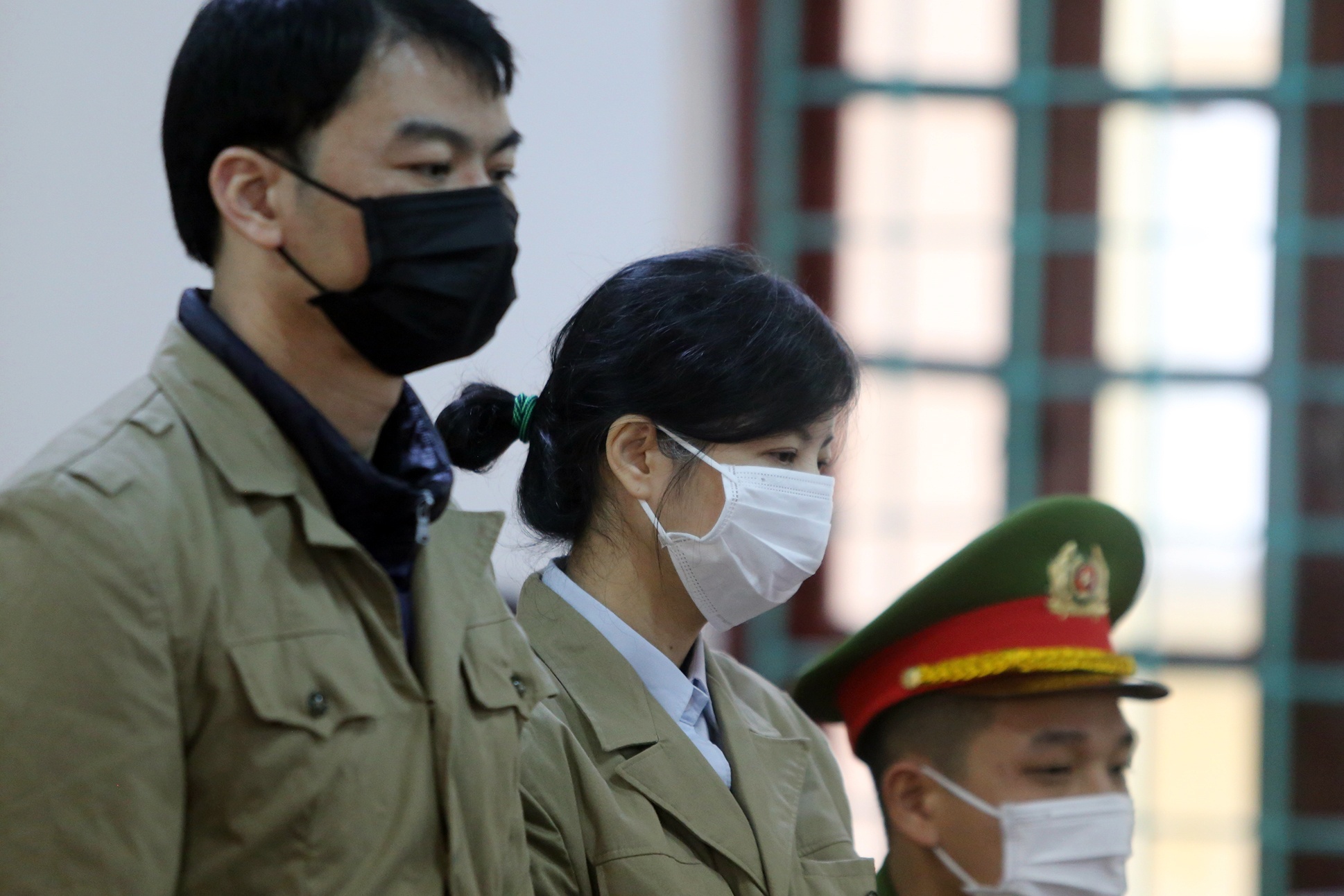 Ai giup nu thanh tra Bo Xay dung tau tan so tien chiem doat? hinh anh