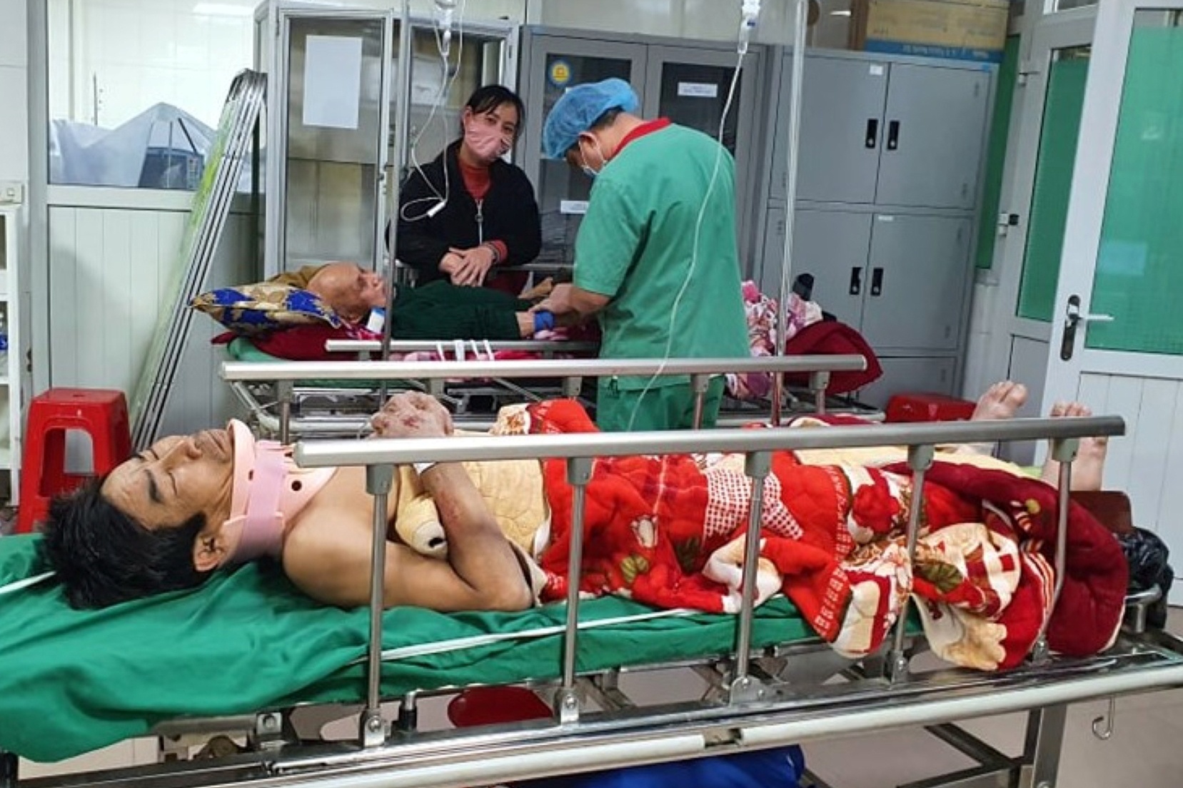 Ai chiu trach nhiem vu van thang roi lam 3 nguoi chet? hinh anh