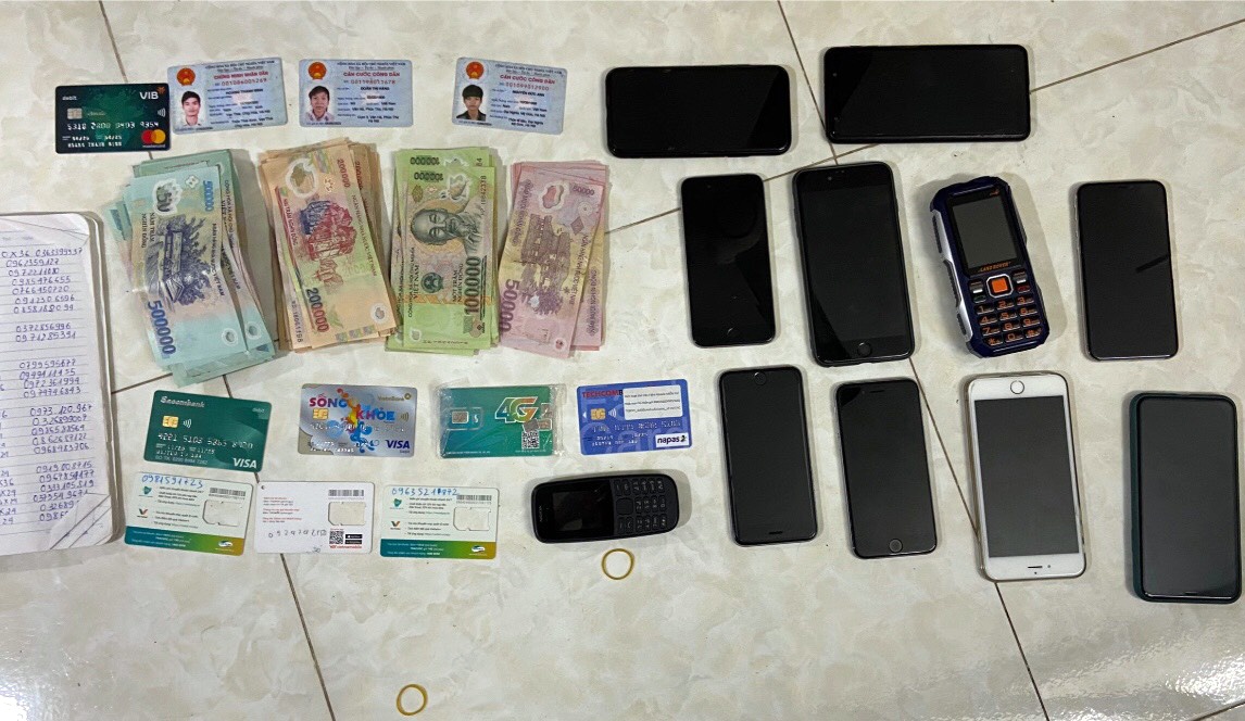 Lua dao vay von ngan hang anh 2