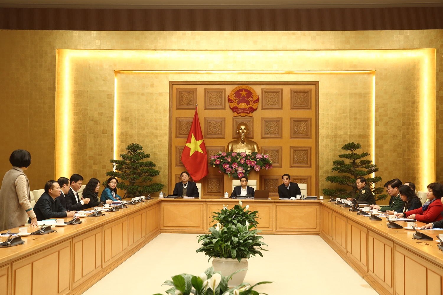 Giam sat nguoi nhap canh anh 2