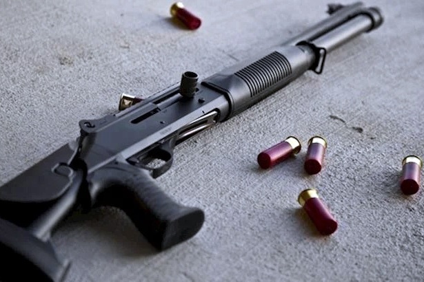 Sung dan tu che trong xe cua tai xe vi pham nong do con hinh anh