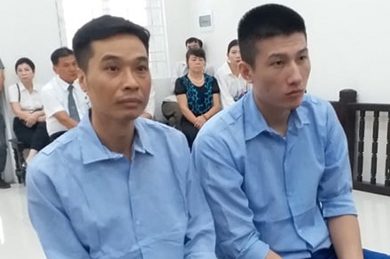 Hai cuu cong an Ha Noi duoc giam an tu hinh anh