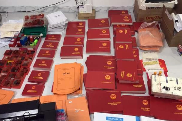 Bat nhom lam gia bang bac si y khoa hinh anh