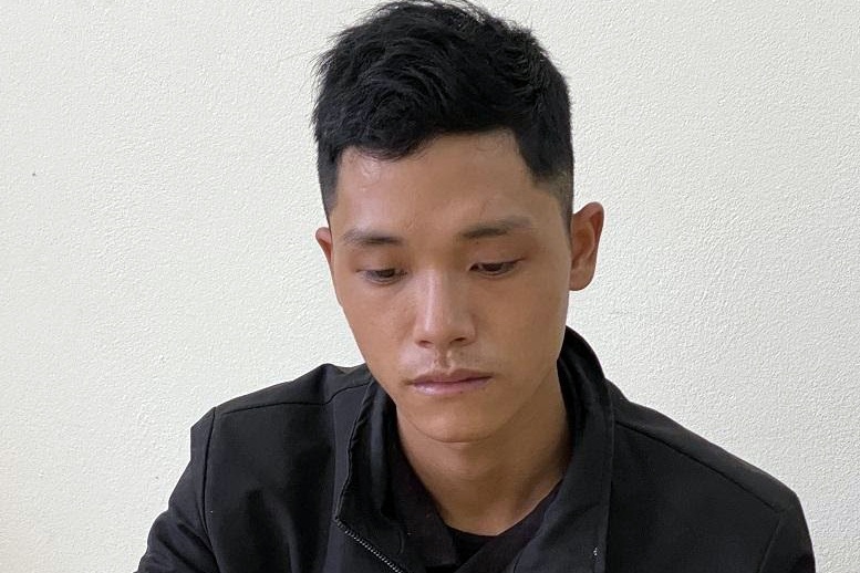 Thanh nien dua 8 nguoi Trung Quoc nhap canh trai phep hinh anh