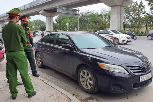 Can xu ly nghiem tai xe do xe trai phep, chong doi CSGT hinh anh