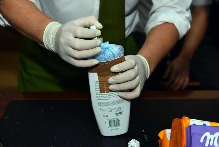 Van chuyen ma tuy qua buu pham anh 1