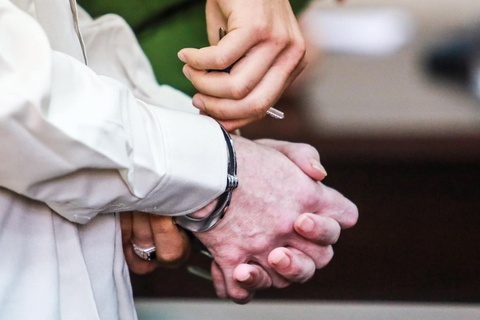 Chu tich xa ngan cong an cap can cuoc cong dan gan chip hinh anh