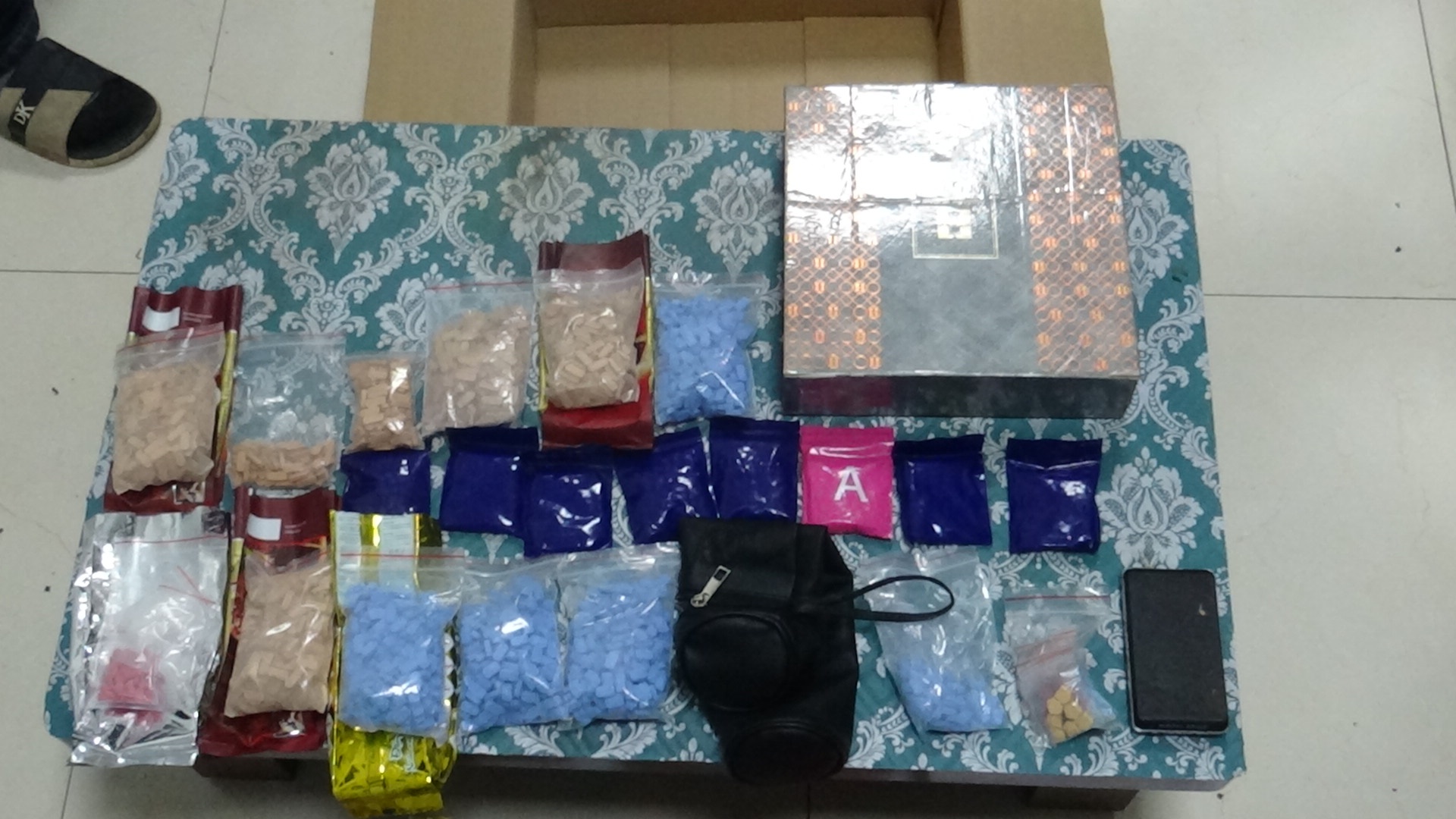 Mua ban ma tuy trong benh vien tam than anh 2