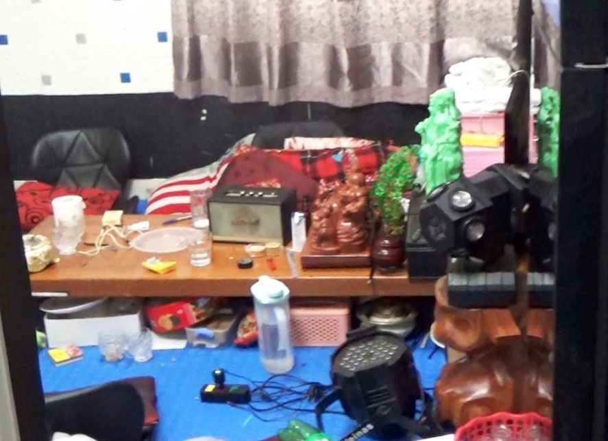 Khoi to can bo benh vien tam than anh 2