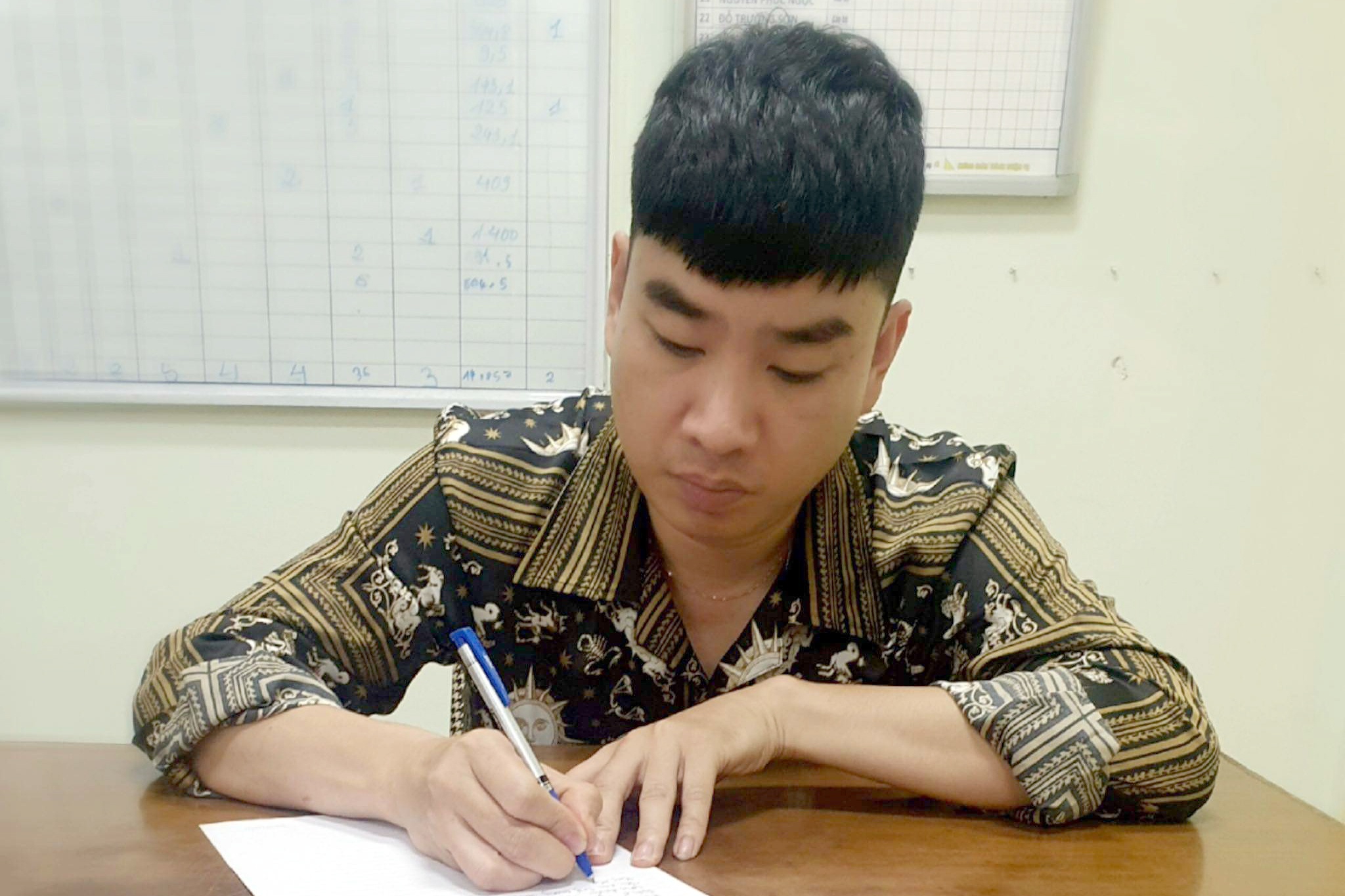 Thu doan buon lau xi ga cua cuu tiep vien hang khong hinh anh