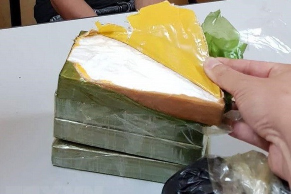 Tu hinh nguoi phu nu nhet ma tuy vao noi y hinh anh