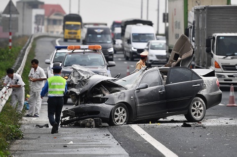 Them 12 nguoi chet do tai nan giao thong dip nghi le hinh anh