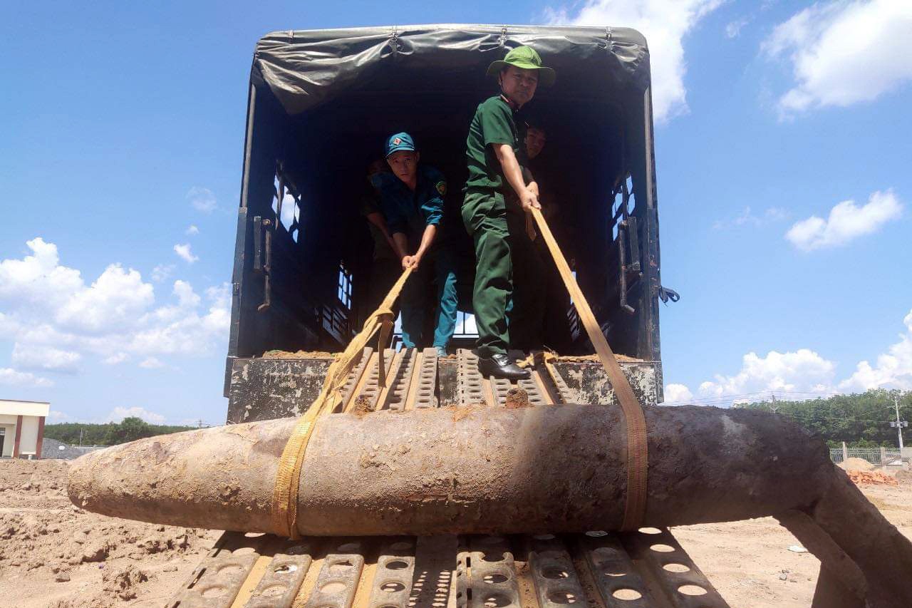 Bom nang 232 kg con kip no duoi nen nha van hoa xa hinh anh